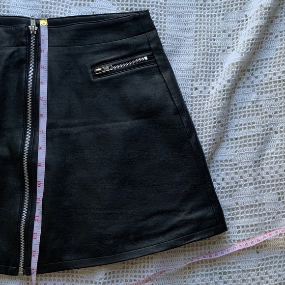 MODA size 9/10 Pleather skirt - Picture 3 of 5